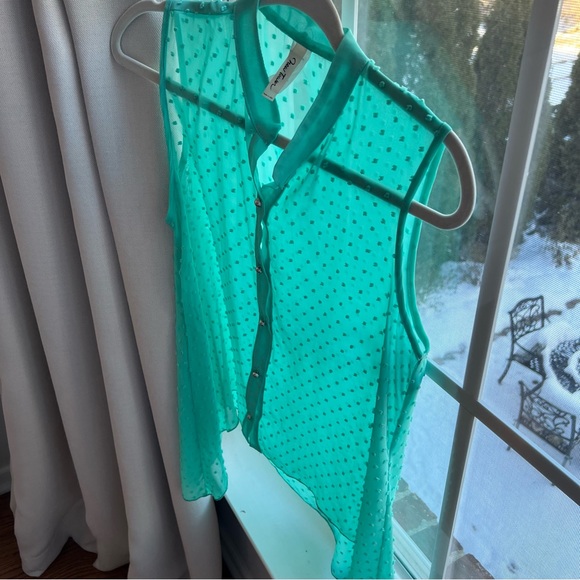 New Tower thin green sleeveless top, size medium - Picture 3 of 8